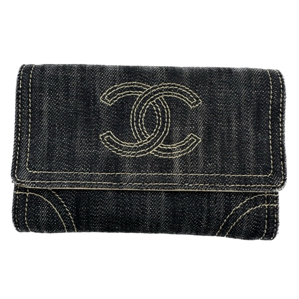 CHANEL Rare Denim CC Wallet on unbranded chain